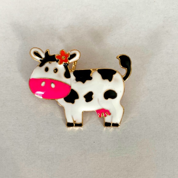 Jewelry - 🐄 A pretty cow brooch or pin